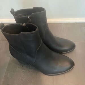 SOUL Naturalizer Black Ankle Booties with Classic Design